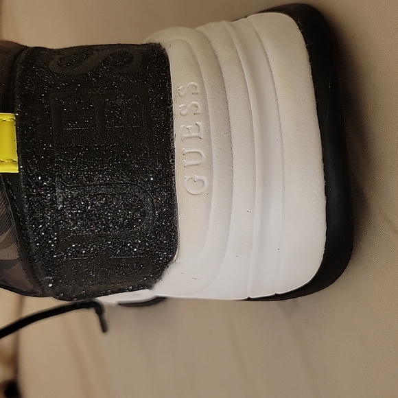 Guess camo sneakers. - Picture 4 of 5